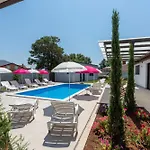Guest house Nino With Shared Pool Porec