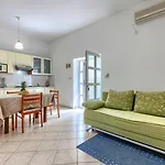 Nino With Shared Pool Guest house 3*