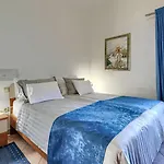 Nino With Shared Pool Guest house Porec