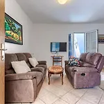 Guest house Nino With Shared Pool Porec