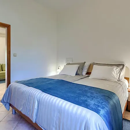 Gostinjska kuća Nino With Shared Pool 4*