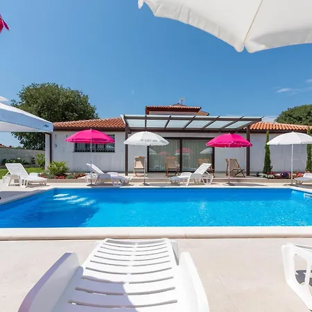 Vendégház Nino With Shared Pool Poreč
