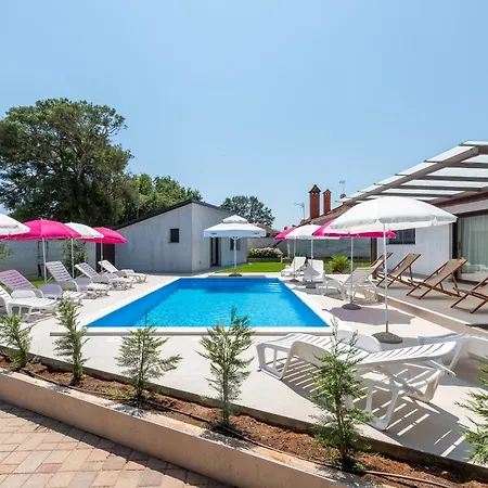 Vendégház Nino With Shared Pool Poreč