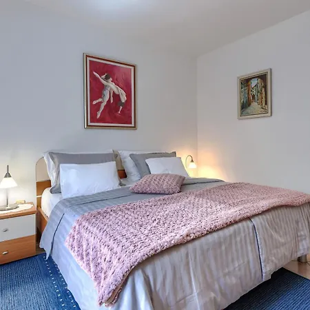 Guest house Nino With Shared Pool Porec