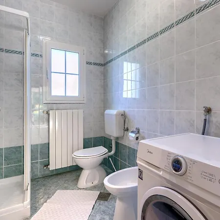 Nino With Shared Pool Guest house Porec