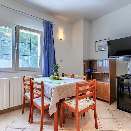 Guest house Nino With Shared Pool