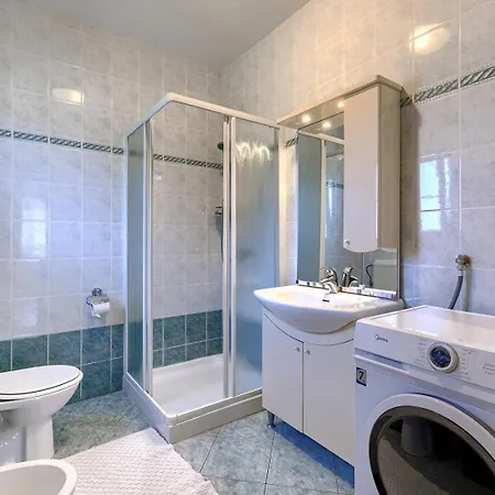 Nino With Shared Pool 4* Πόρετς