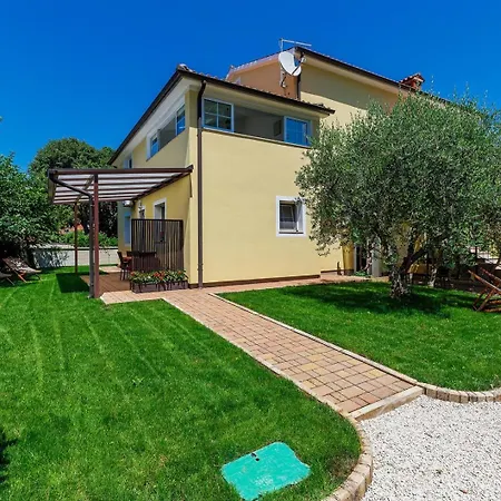 Πανσιόν Nino With Shared Pool