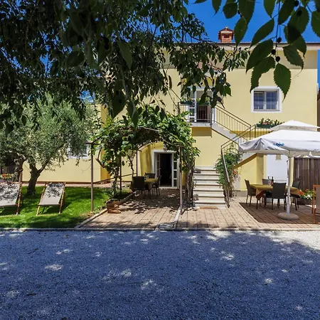 Nino With Shared Pool Porec