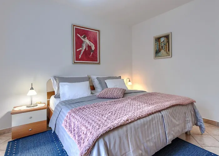 Гостевой дом Nino With Shared Pool Пореч