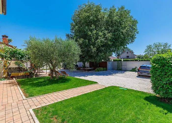 Nino With Shared Pool בית הארחה פורץ