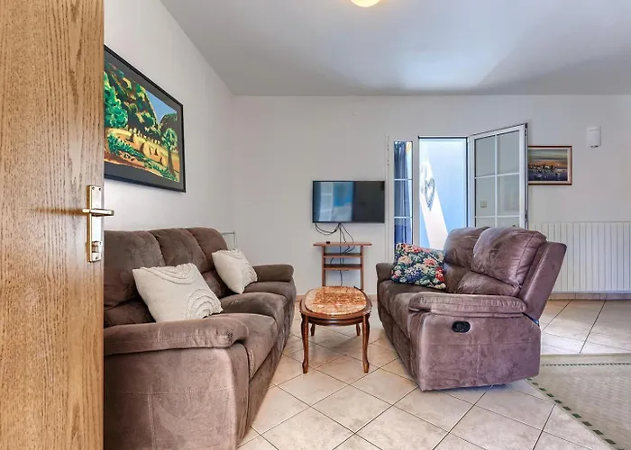 Gasthuis Nino With Shared Pool Poreč