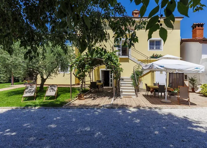 Nino With Shared Pool Пореч