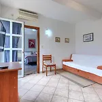Gasthof Nino With Shared Pool Poreč