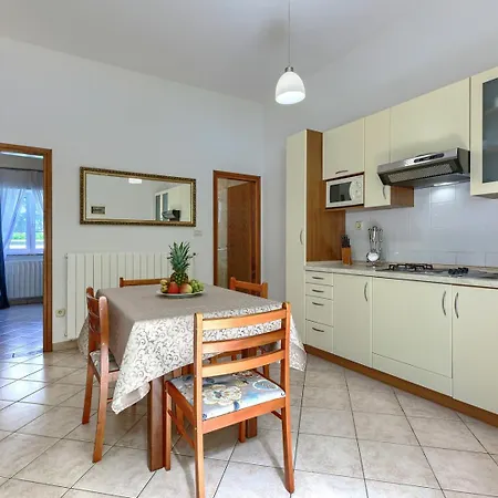 Pensionat Nino With Shared Pool