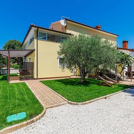 Pensionat Nino With Shared Pool 4*