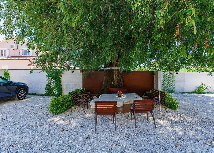 Nino With Shared Pool Πανσιόν Πόρετς