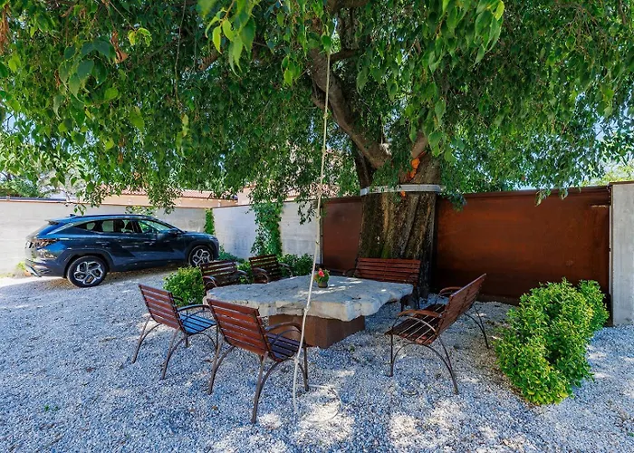 Nino With Shared Pool 3* Πόρετς