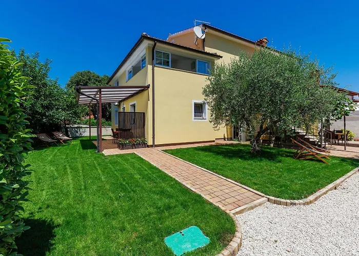 Πανσιόν Nino With Shared Pool